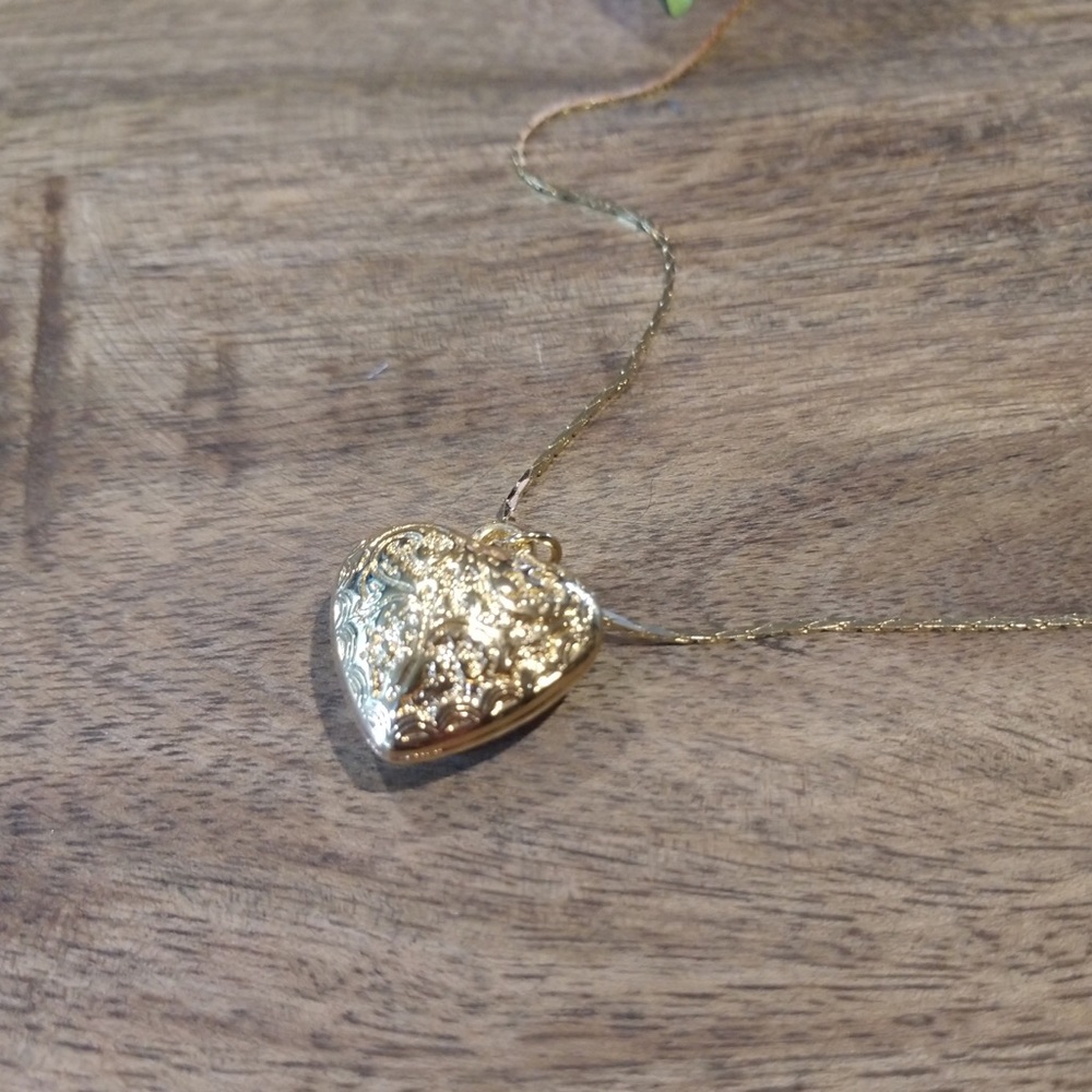 Necklace - Picture 2 of 3